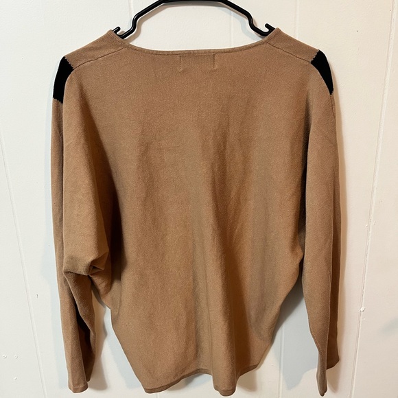 Soft Camel Sweater Premise - Picture 5 of 6